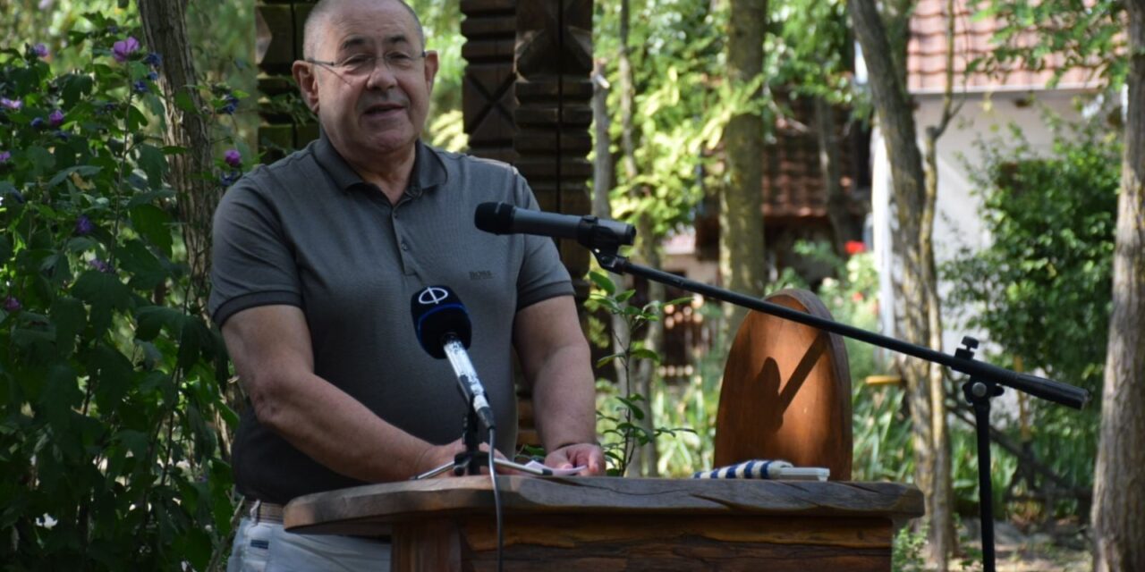 Elfogadható-e Pásztor István kezdeményezőnek, moderátornak színházügyben?