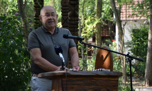 Elfogadható-e Pásztor István kezdeményezőnek, moderátornak színházügyben?