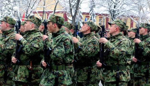 Kötelező katonai kiképzés – ki számíthat behívóra?