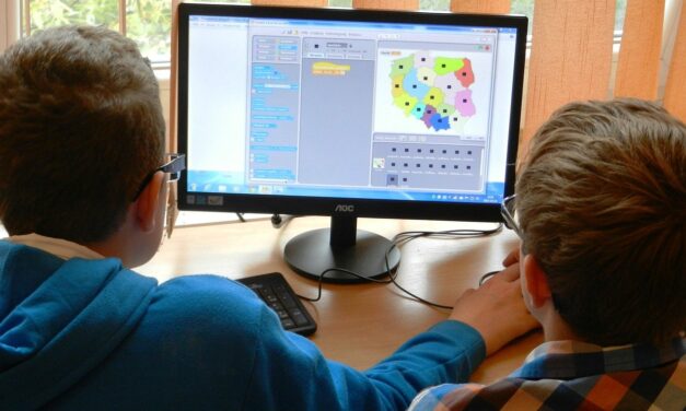 Kombinált oktatással indult a második félév