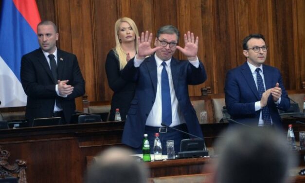 A középszerűen megrendezett műbalhé