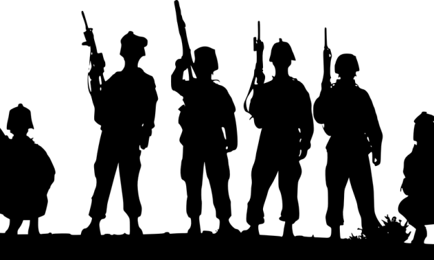 Újabb bohózatok egyenruhában
