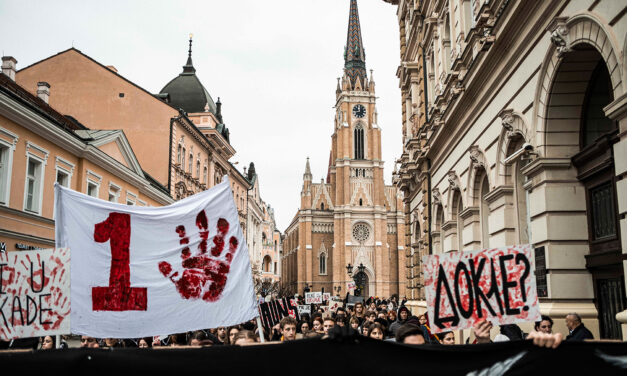 Mi itt, kérem, hülyének vagyunk nézve