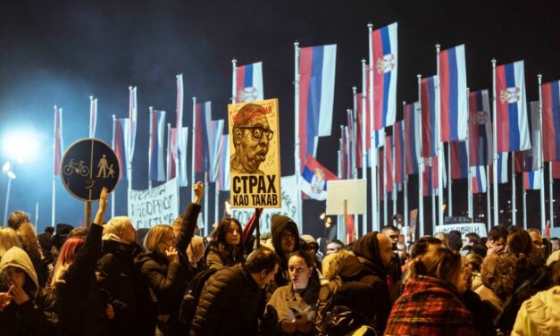 Gurul a nehéz kő, ki tudja, hol áll meg