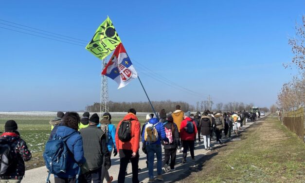 A harangok is megszólalnak értük, amerre csak járnak